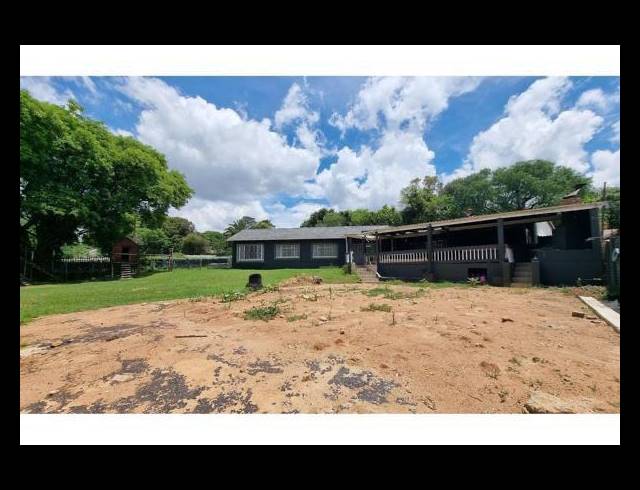 4 BEDROOM HOUSE FOR SALE IN BRAMLEY NORTH